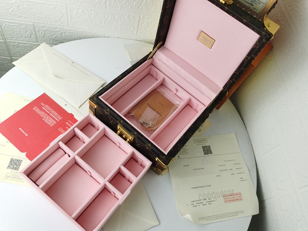 ルイヴィトンバッグ側面デザイン